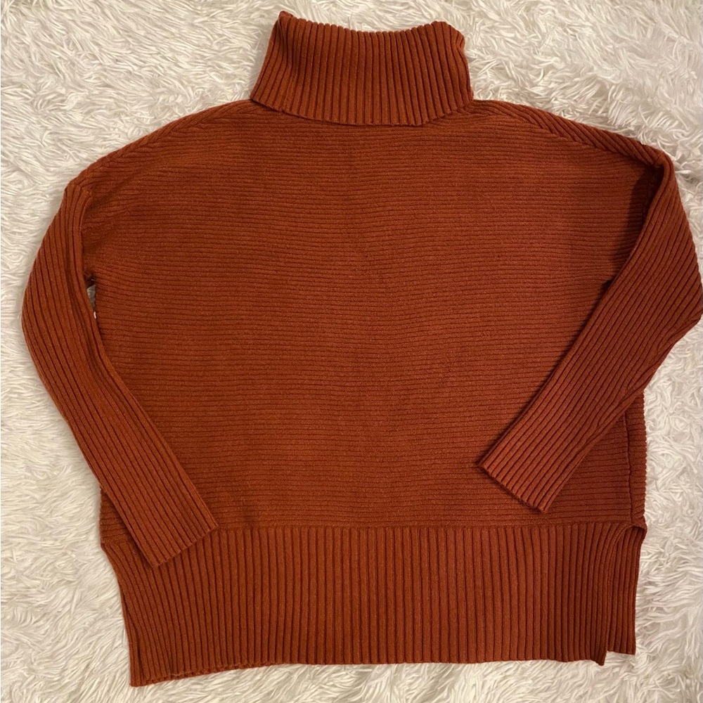 Fall Sweater rust color oversized 
Slightly cropped 
Could Fit a Size Large